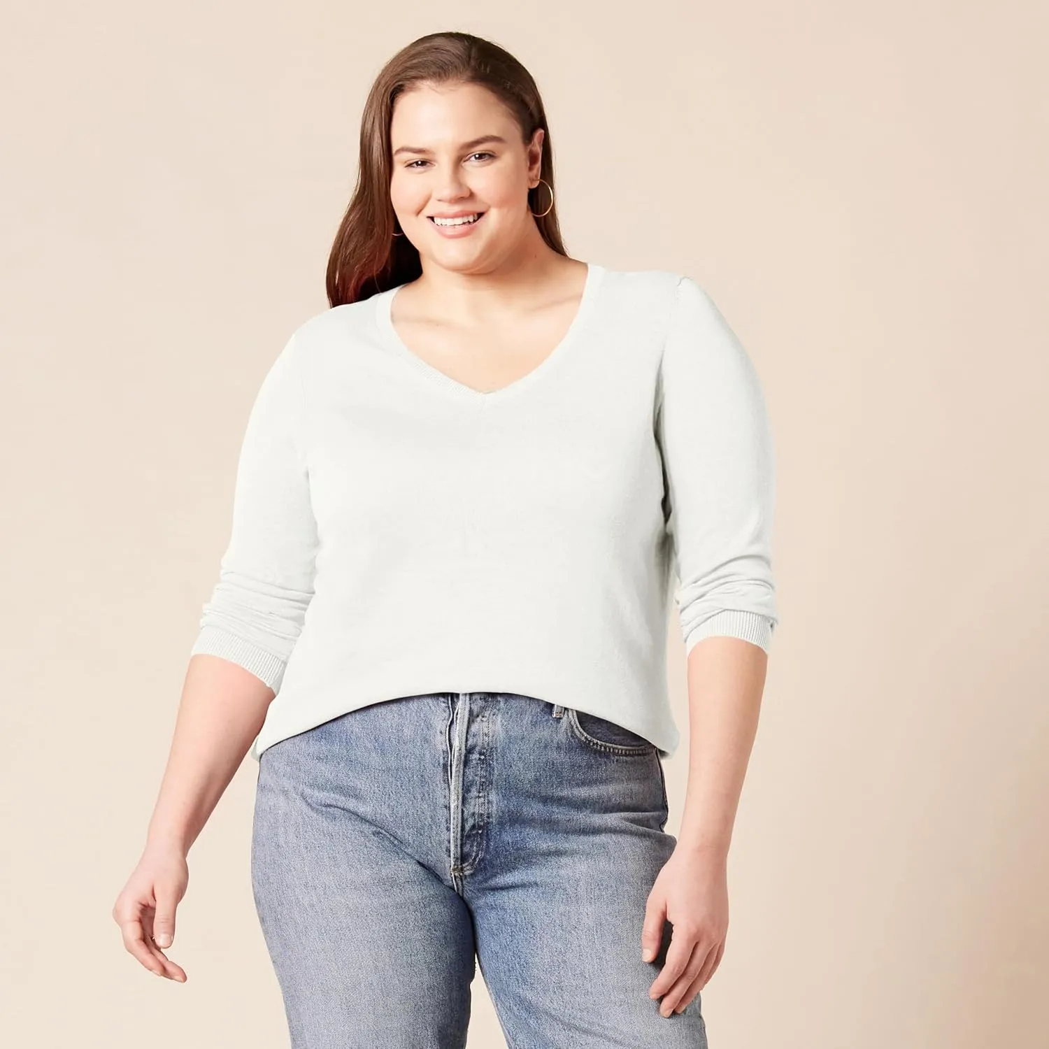 Amazon Essentials Women's Classic-Fit Lightweight Long-Sleeve V-Neck Sweater (Available in Plus Size)