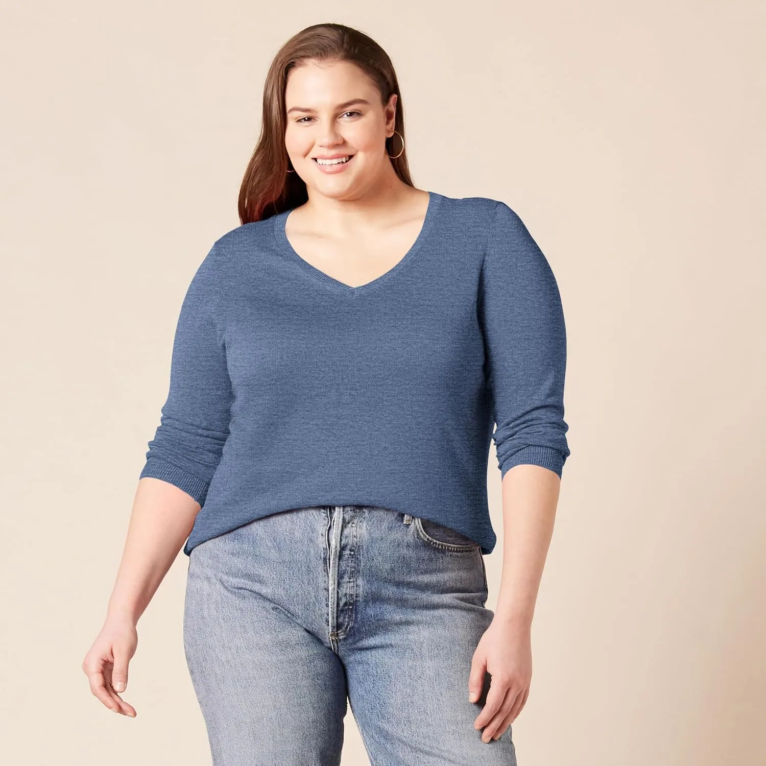 Amazon Essentials Women's Classic-Fit Lightweight Long-Sleeve V-Neck Sweater (Available in Plus Size)