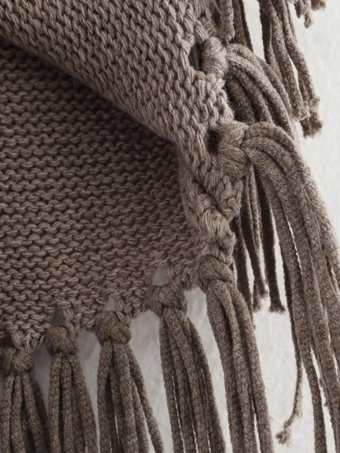 Womens Fringed Knit Vest Top Solid Tassel Vest Sweater Sleeveless Round Neck Vest Top with Fringed Trims
