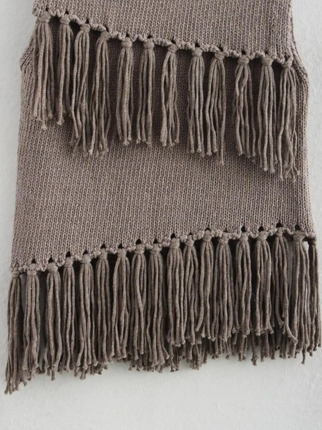 Womens Fringed Knit Vest Top Solid Tassel Vest Sweater Sleeveless Round Neck Vest Top with Fringed Trims